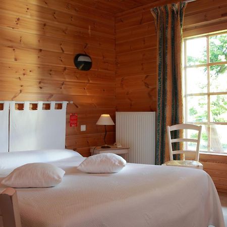 Logis - Hotel & Restaurant Les Trois Fontaines Marconne エクステリア 写真