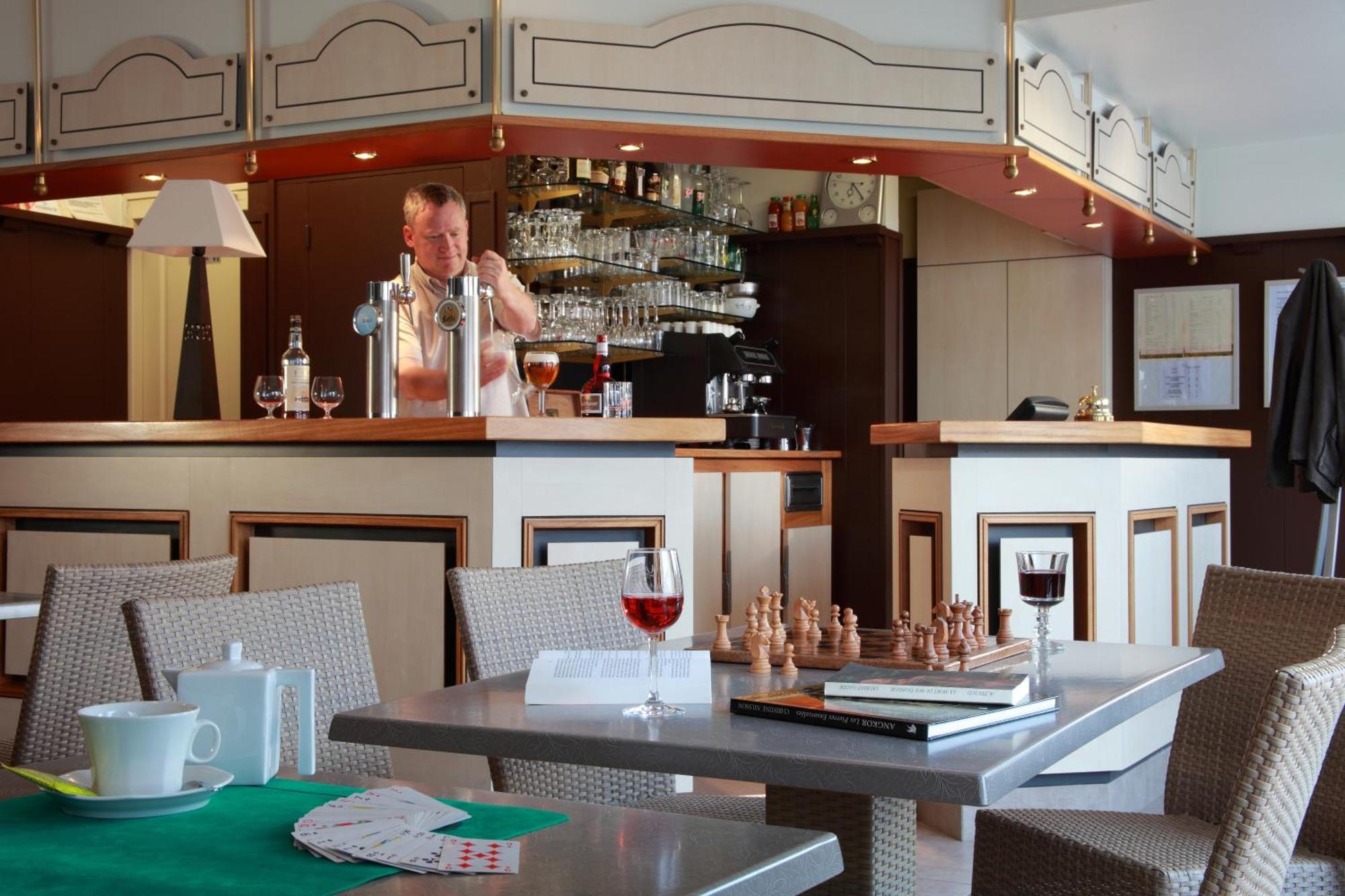 Logis - Hotel & Restaurant Les Trois Fontaines Marconne エクステリア 写真