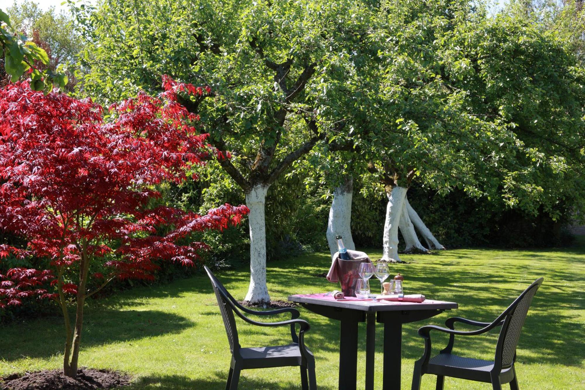 Logis - Hotel & Restaurant Les Trois Fontaines Marconne エクステリア 写真