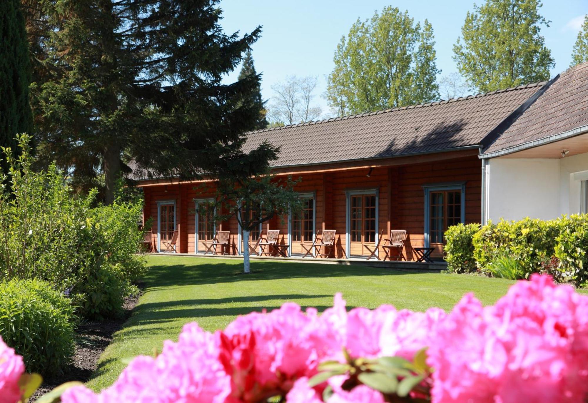 Logis - Hotel & Restaurant Les Trois Fontaines Marconne エクステリア 写真
