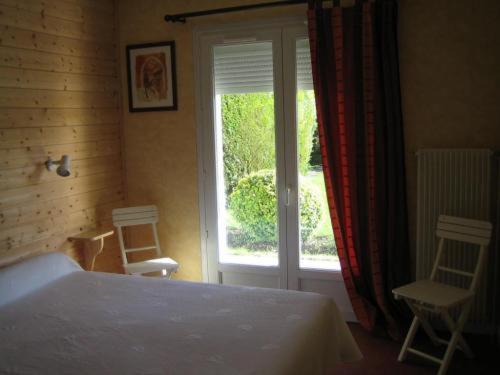 Logis - Hotel & Restaurant Les Trois Fontaines Marconne エクステリア 写真
